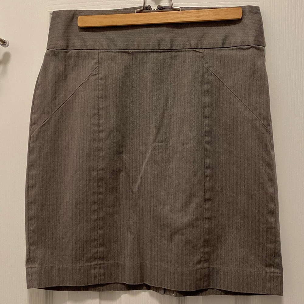 Banana republic gray pencil skirt.